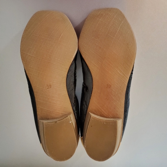 Un Tour En Ville (UTV) Slip-on Shoes – Size 39 (EU) – Black/Cream  - Picture 7 of 7